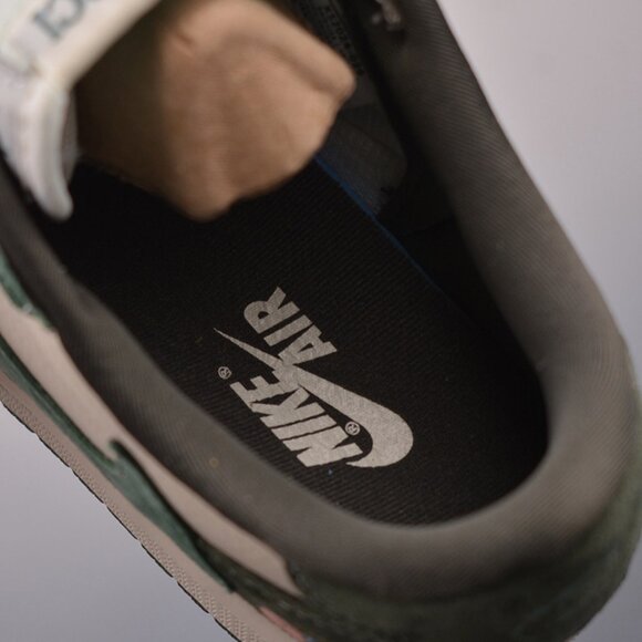 Air Jordan 1 Low Fragment x Travis Scott Sneaker - Picture 9 of 9